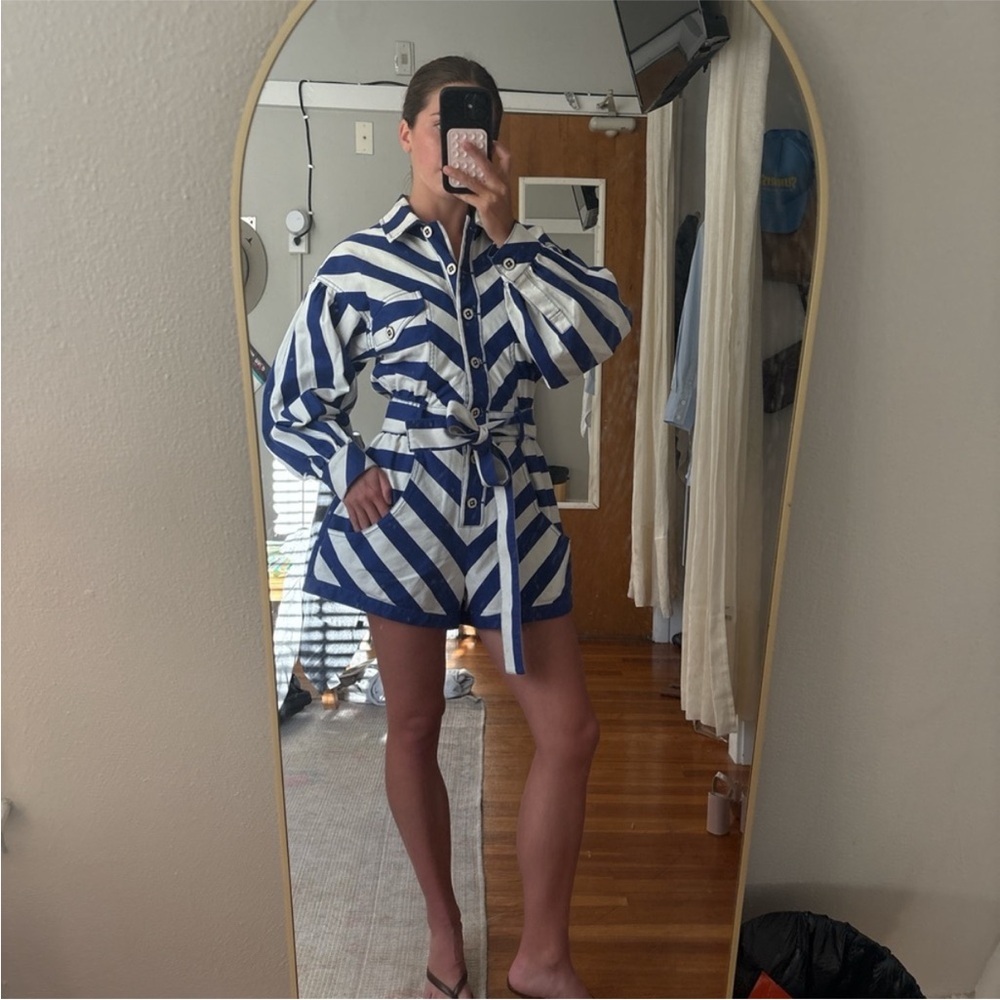 NWT FARM Rio Women’s Blue and White Striped Printed Romper Jumpsuit Tie Belt XXS - Picture 2 of 16